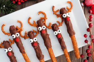 Holiday-themed chocolate pretzels